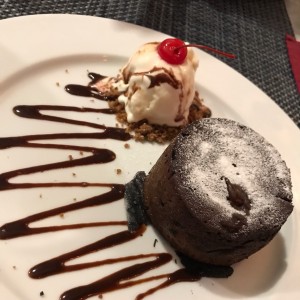 Fondant de chocolate con helado de vainilla