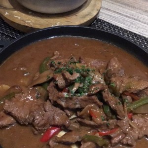 Strogonoff con pasta a la crema.