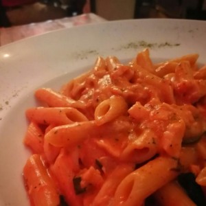 Penne con Salmon y Zucchini