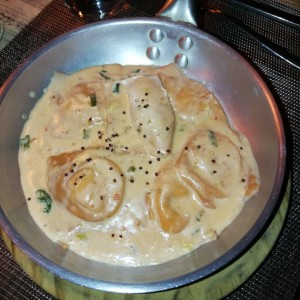 ravioli con salmon