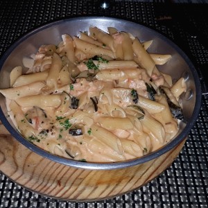 Penne con Salmon y Zuchinni