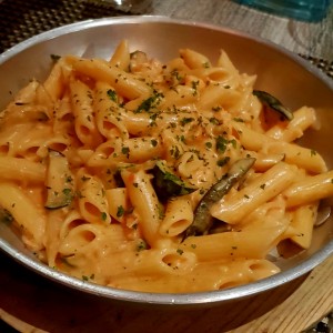 Penne con Salmon y Zuchinni