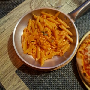 Penne con Salmon y Zuchinni