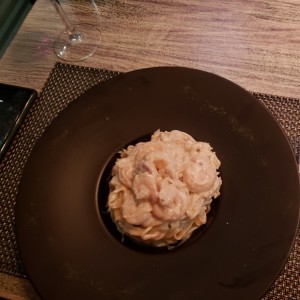 Tallarines Strega con camarones