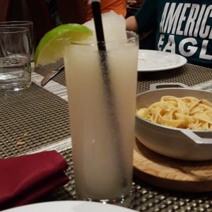 Limonada con hierba buena