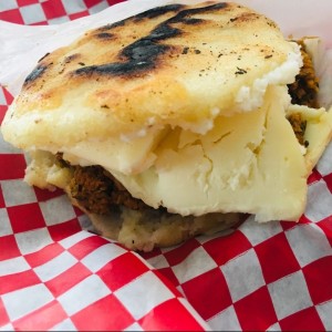 Arepa - Queso Guayanes y cazon