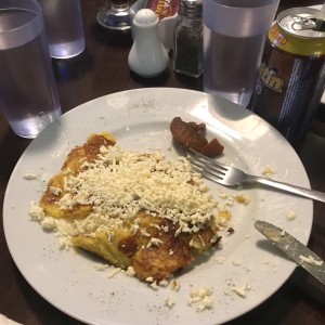 cachapa con queso y puerco frito
