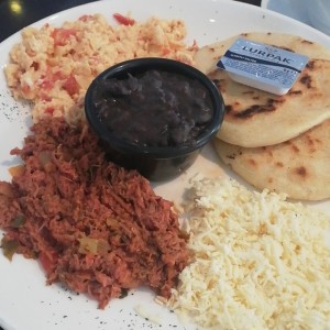 Desayuno Tradicional con arepas