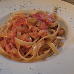 Fettuccine con salmon
