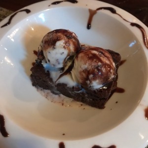 brownie con helado