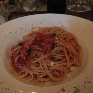 spaguettti con salsa arabiatta