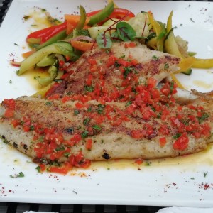 Filete de pescado al ajillo