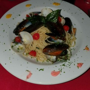 Spaguetti con Almejas y Mejillones