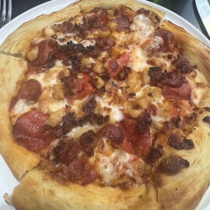 Pizza cuatro carnes 