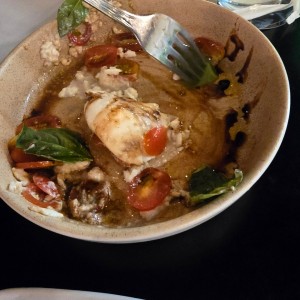burrata con tomates cherrys