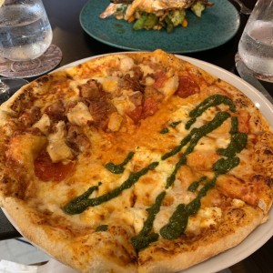Queso cabra al pesto y cuatro carnes