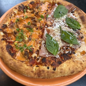 Pizza 12" - Buffalo Chicken con prosciutto