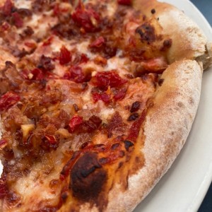 Tocino y tomates secos