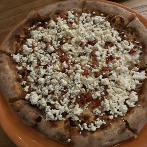 Pizza Tomate queso feta y miel
