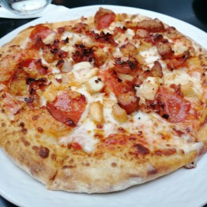 Pizza cuatros carnes
