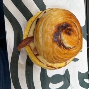 Bacon Gouda Bun Roll