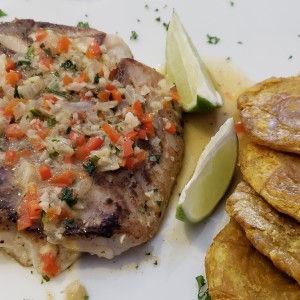 Pescado con Patacones