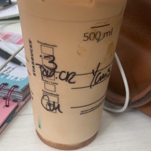 caramel machiatto iced con extra de cafe