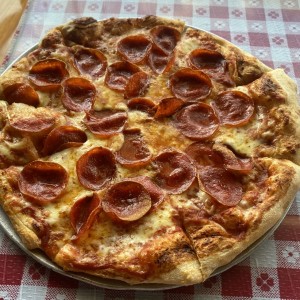 Pizza con pepperoni mediana