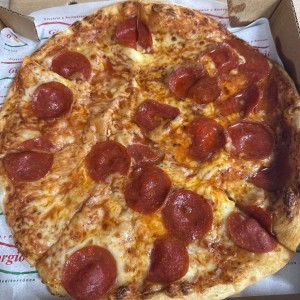 Pizza con pepperoni mediana