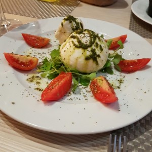 Antipasti - Burrata italiana