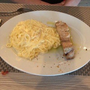 Pesca del Dia con Pasta a la Crema