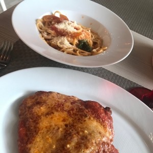 Milanesa de pollo con spaguetti