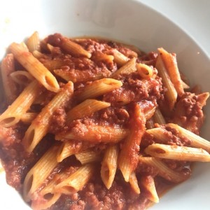 Penne a la bolognesa