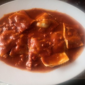 Ravilois con salsa matricciana