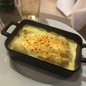 canelones de carne en salsa blanca