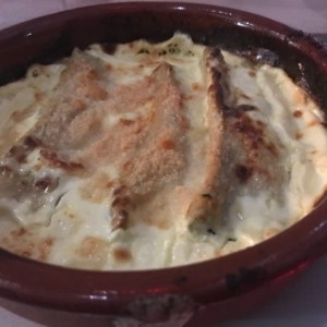 canelones con espinaca y queso crema.