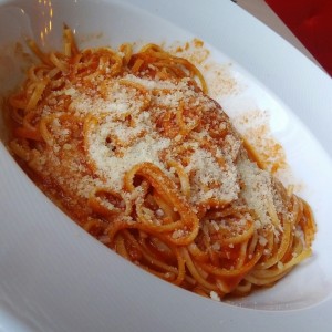 Linguinni en salsa Pomodoro