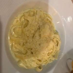fetuccines en salsa de crema blanca