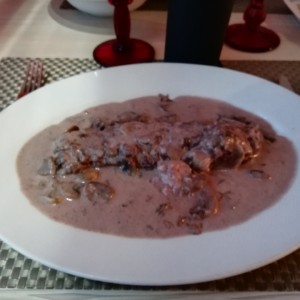 filete con hongos y vino