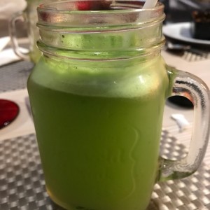 limonada con hierba buena