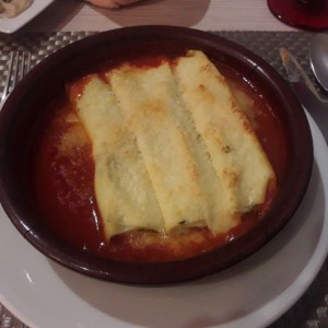 Canellonnis rellenos de Espinacas y  queso Ricota 