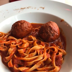 Fetuccini con albondiga