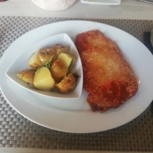 pollo parmigiana con papas al romero