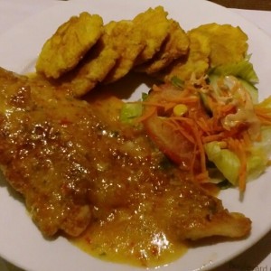 filete de corvina al ajillo 