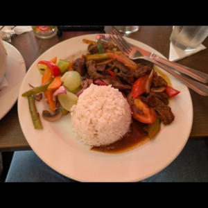 Filete de Res Picado en Salsa Criolla