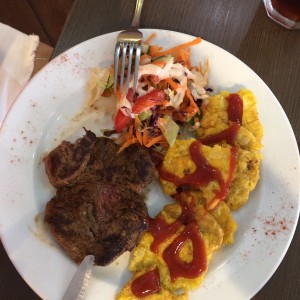 Filete con patacones
