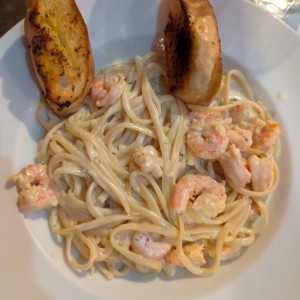 Linguini con camarones - salsa blanca 
