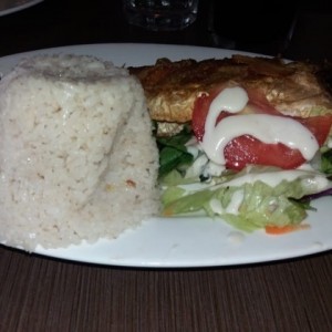 Pescsdo entero con arroz