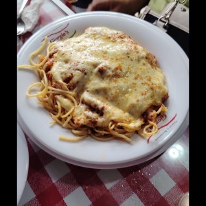 Spaghettini gratinado con salsa