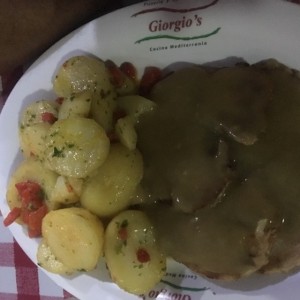 pernil en salsa gravy con papa salteada